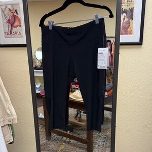 Athleta Black Capris action crop